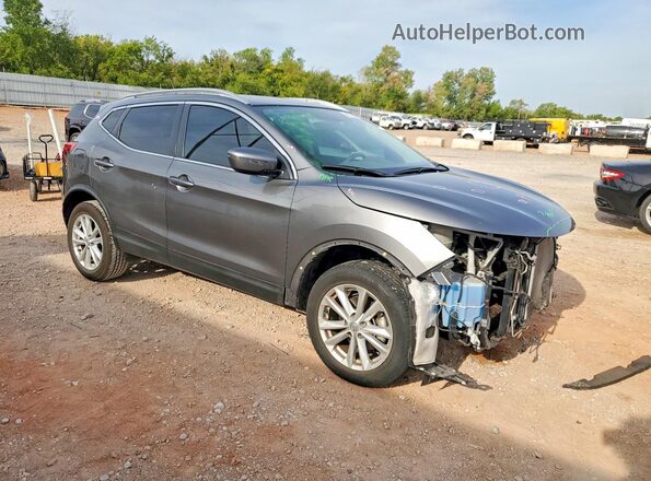 JN1BJ1CP4JW153244 2018 NISSAN ROGUE Gray Front right