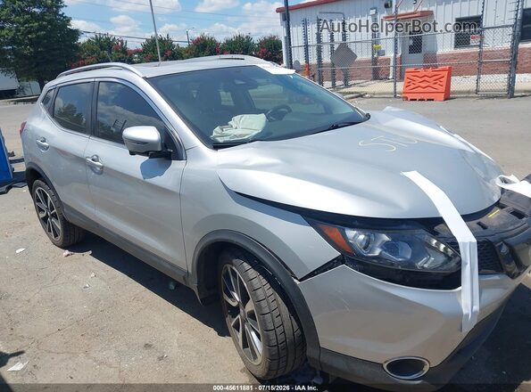 JN1BJ1CP4JW190293 2018 NISSAN ROGUE Silver Вид задньої частини салону
