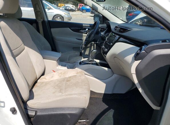 JN1BJ1CP4KW237971 2019 NISSAN ROGUE White Front interior view