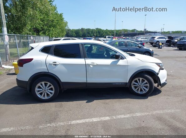 JN1BJ1CP5KW223013 2019 NISSAN ROGUE White Вид задньої частини салону