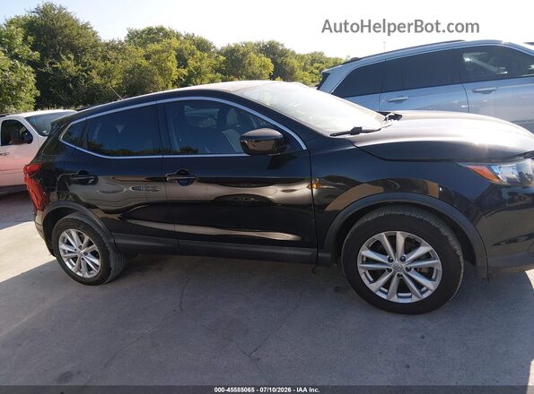 JN1BJ1CP6JW161538 2018 NISSAN ROGUE Черный Вид задней части салона