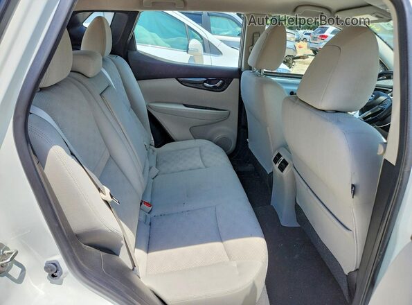 JN1BJ1CP6KW524809 2019 NISSAN ROGUE White Widok wnętrza z tyłu