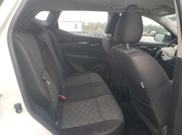 JN1BJ1CP7HW009357 2017 NISSAN ROGUE White Vista interior trasera
