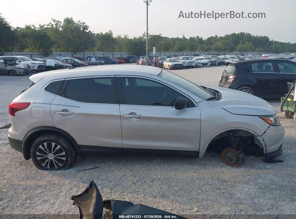 JN1BJ1CPXHW001494 2017 NISSAN ROGUE Silver Widok wnętrza z tyłu
