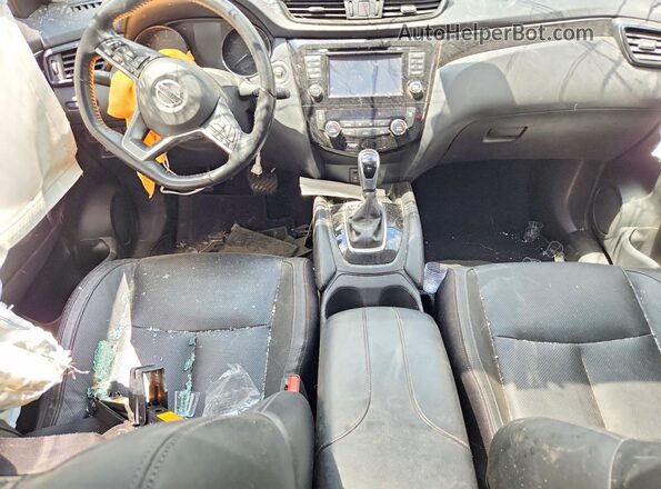JN1BJ1CPXHW022541 2017 NISSAN ROGUE Gray Вид панелі приладів