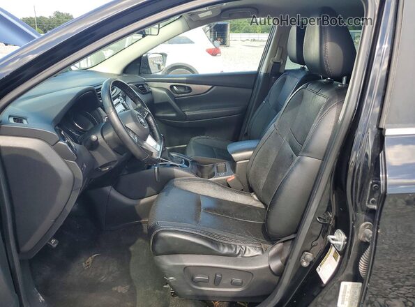 JN1BJ1CPXHW024161 2017 NISSAN ROGUE Black Front interior view