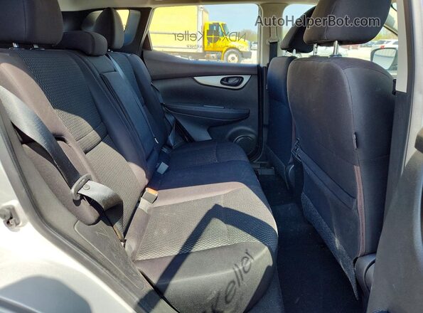 JN1BJ1CV0LW252998 2020 NISSAN ROGUE Серебряный Вид задней части салона