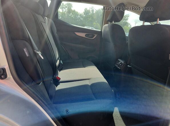 JN1BJ1CV2LW270368 2020 NISSAN ROGUE Silver Սալոնի հետևի տեսք