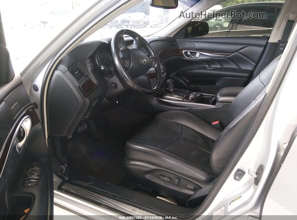 JN1BY1AP1GM220384 2016 INFINITI Q70 Silver Front interior view