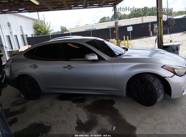 JN1BY1AP1GM220384 2016 INFINITI Q70 Silver Rear interior view
