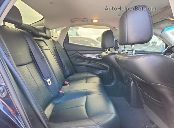 JN1BY1AP2JM180257 2018 INFINITI Q70 Blue Widok tylnych siedzeń