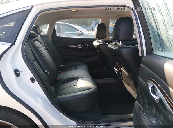 JN1BY1PP2KM685045 2019 INFINITI Q70L White VIN կոդի պիտակի տեսք