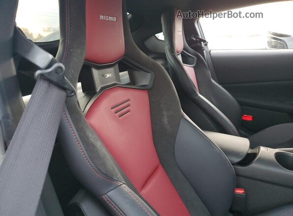 JN1BZ4CH5RM367296 2024 NISSAN Z White Vista de los asientos traseros