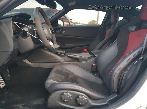 JN1BZ4CH5RM367296 2024 NISSAN Z White Vista interior delantera