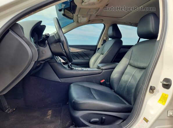 JN1CV7AP9HM641383 2017 INFINITI Q50 White Front interior view