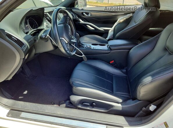 JN1CV7EKXJM200656 2018 INFINITI Q60 White Front interior view