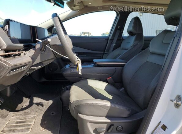 JN1DF0BB7RM735985 2024 NISSAN ARIYA White Vista interior delantera