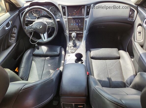 JN1EV7AP3JM365605 2018 INFINITI Q50 Белый Вид панели приборов