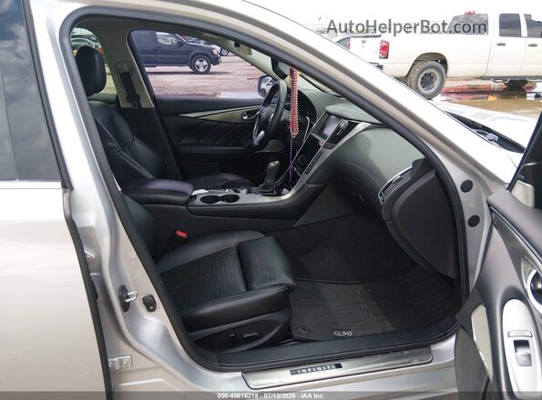 JN1EV7AP6KM519239 2019 INFINITI Q50 Серебряный Вид салона спереди
