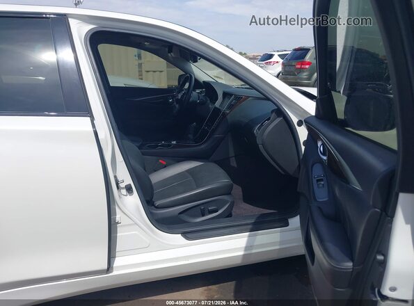 JN1EV7AP7JM353117 2018 INFINITI Q50 White Front interior view