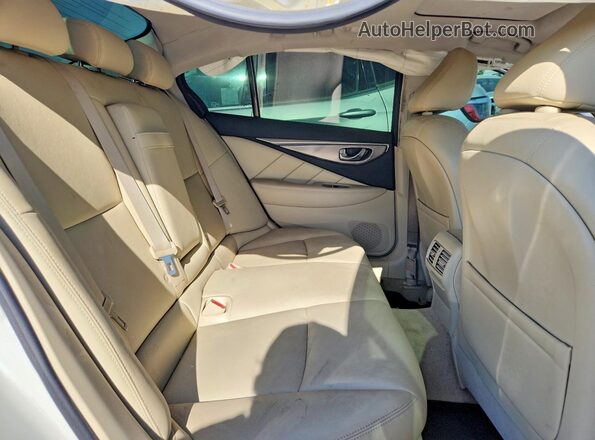 JN1EV7APXHM740044 2017 INFINITI Q50 White Rear seats view