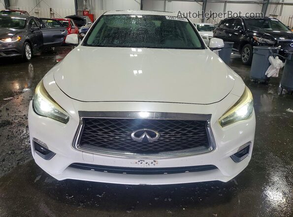 JN1EV7AR9JM437246 2018 INFINITI Q50 White Вид спереду