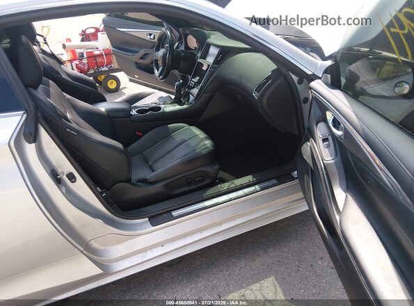 JN1EV7EK4HM360163 2017 INFINITI Q60 Silver Front interior view