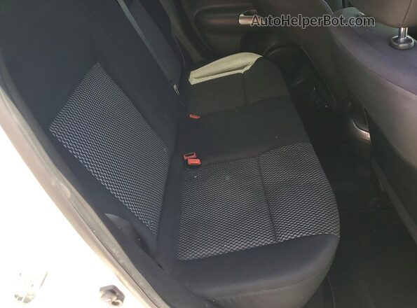 JN8AF5MR0HT701693 2017 NISSAN JUKE White Widok tylnych siedzeń