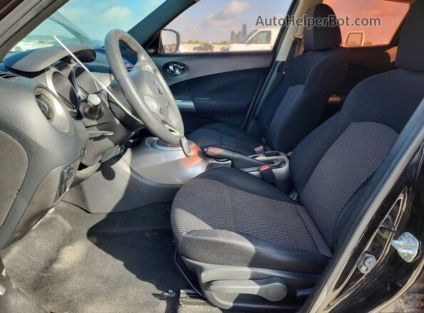 JN8AF5MR4HT701860 2017 NISSAN JUKE Черный Вид салона спереди