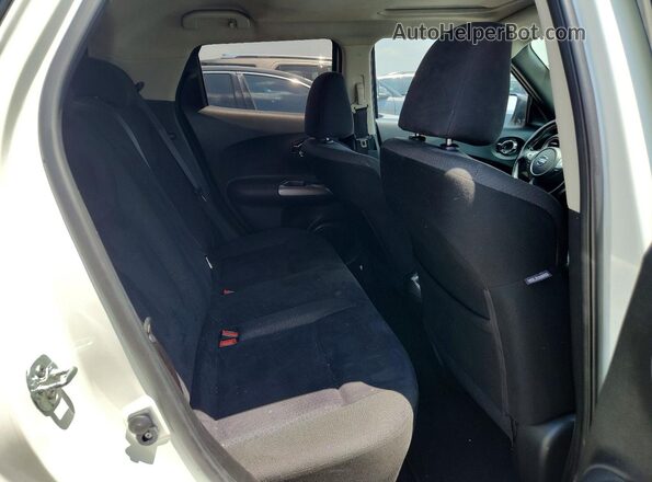 JN8AF5MR7GT605557 2016 NISSAN JUKE White Widok tylnych siedzeń