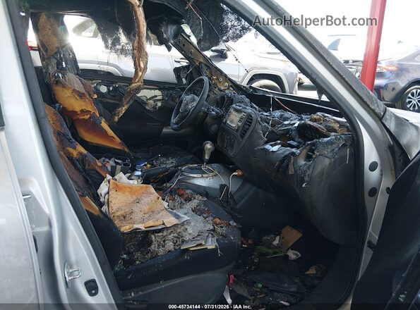 JN8AF5MR8GT602179 2016 NISSAN JUKE Silver Вид салону спереду
