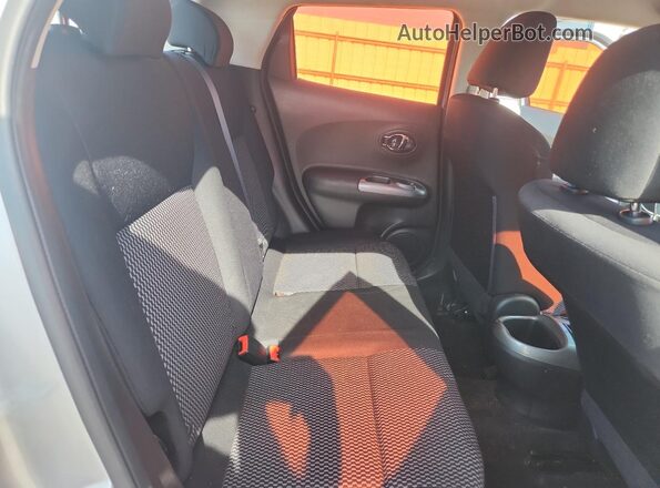 JN8AF5MR8HT704664 2017 NISSAN JUKE Silver Սալոնի հետևի տեսք
