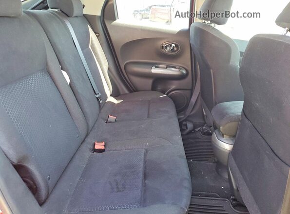 JN8AF5MV0GT650823 2016 NISSAN JUKE Red Vista de los asientos traseros