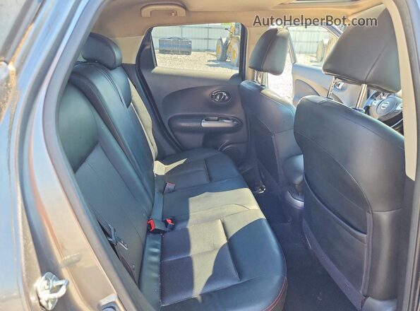 JN8AF5MV3GT656325 2016 NISSAN JUKE Gray Vista de los asientos traseros