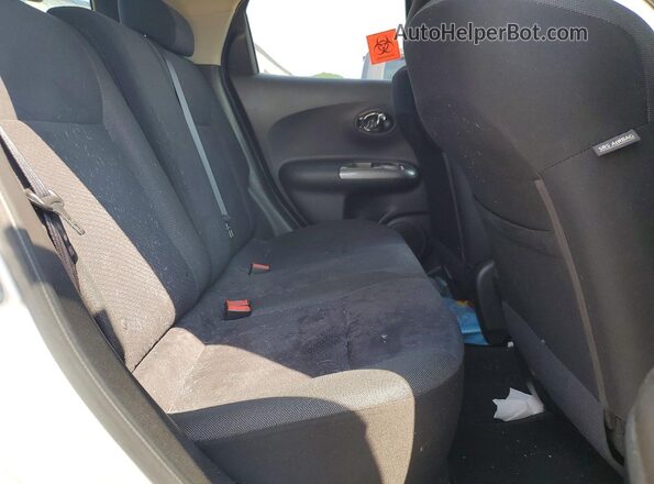 JN8AF5MV8GT659835 2016 NISSAN JUKE Silver Vista de los asientos traseros