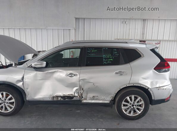 JN8AT2MT0JW453954 2018 NISSAN ROGUE Silver Widok z przodu