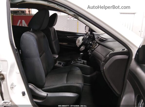 JN8AT2MT1HW146187 2017 NISSAN ROGUE White Вид салону спереду