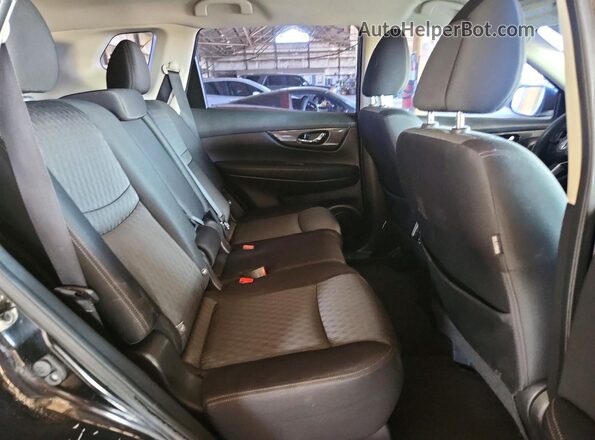 JN8AT2MT1HW403607 2017 NISSAN ROGUE Черный Вид задних сидений