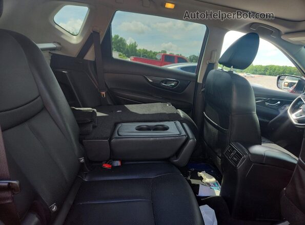 JN8AT2MT1HW404143 2017 NISSAN ROGUE Красный Вид задней части салона