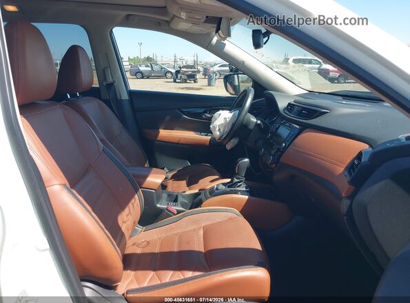 JN8AT2MT1JW489720 2018 NISSAN ROGUE White Vista interior delantera