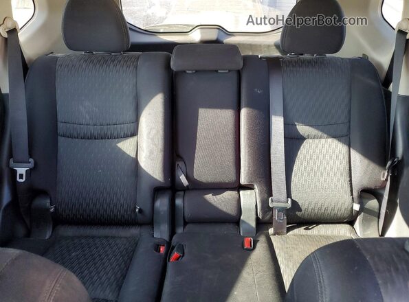 JN8AT2MT2HW146697 2017 NISSAN ROGUE White Widok tylnych siedzeń