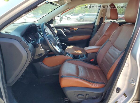 JN8AT2MT2HW149292 2017 NISSAN ROGUE Silver Front interior view