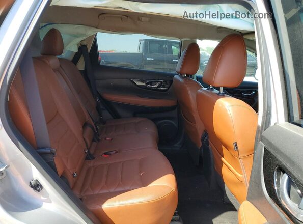 JN8AT2MT2HW149292 2017 NISSAN ROGUE Silver Rear interior view