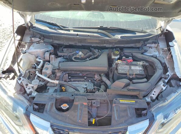 JN8AT2MT2HW149292 2017 NISSAN ROGUE Silver Engine compartment view