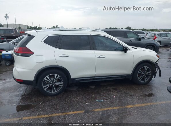 JN8AT2MT2JW452501 2018 NISSAN ROGUE White Widok wnętrza z tyłu