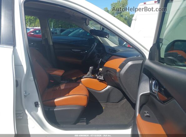 JN8AT2MT3HW399317 2017 NISSAN ROGUE White Vista interior delantera
