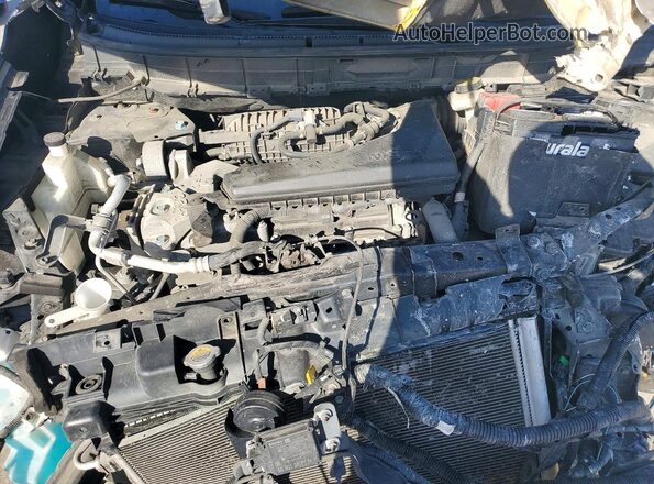JN8AT2MT3HW402409 2017 NISSAN ROGUE Black Widok komory silnika
