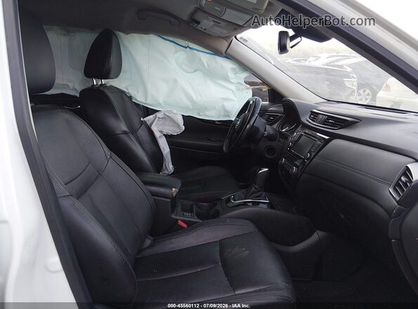 JN8AT2MT3JW451079 2018 NISSAN ROGUE  Widok wnętrza z przodu