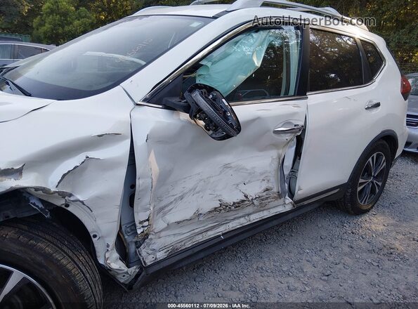 JN8AT2MT3JW451079 2018 NISSAN ROGUE  Widok z przodu