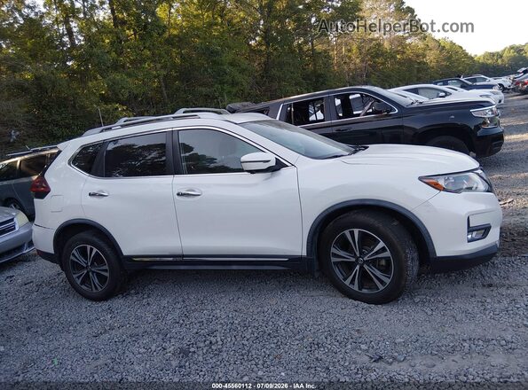 JN8AT2MT3JW451079 2018 NISSAN ROGUE  Widok wnętrza z tyłu